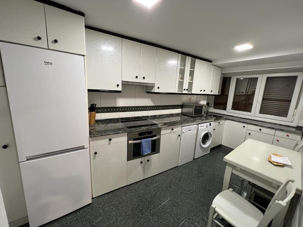 Apartamento ITSASOKO IZARRA, apartamento con encanto en el casco viejo. Bermeo Exterior foto